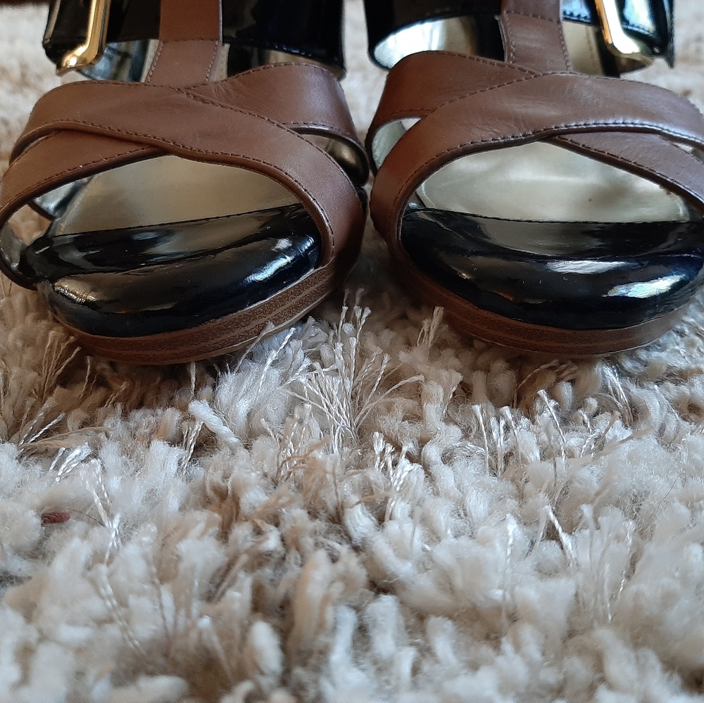 Eurosoft by Sofft Women's Black & Tan Heeled Leather Sandals Size 9M - Picture 4 of 9
